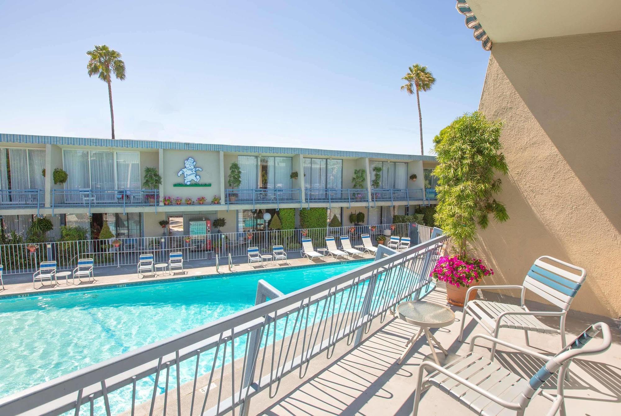 Travelodge Hotel At Lax Los Angeles Exterior photo